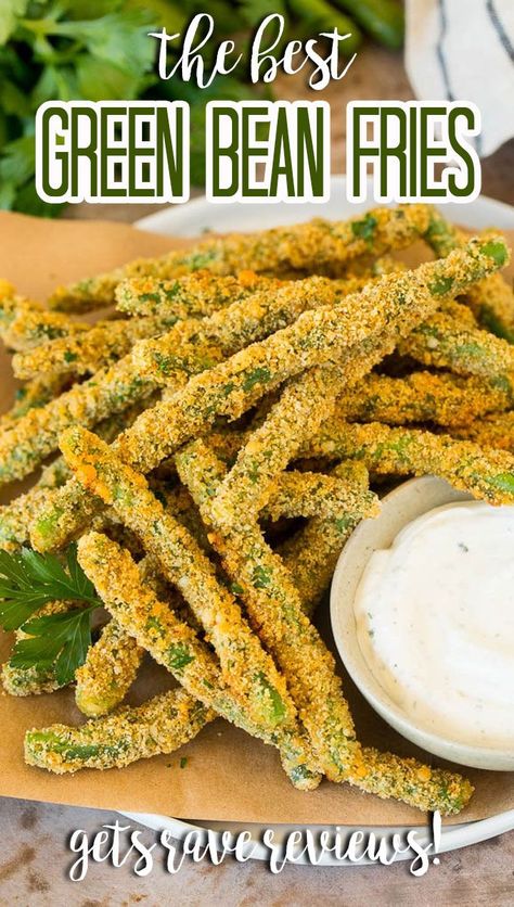 These green bean fries are fresh green beans coated in seasoned breadcrumbs and parmesan cheese, then baked to golden brown perfection. Green Bean Fries, Fresh Green Bean Recipes, Crispy Green Beans, Baked Green Beans, Parmesan Green Beans, Fried Green Beans, Sauteed Green Beans, Asparagus Fries, Fried Green