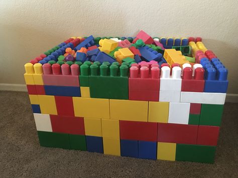 Use extra mega blocks to build a toy box Megablocks Storage Ideas, Mega Blocks Storage, Kid Storage, Lego Play, Kids Craft Tables, Kids Craft Box, Diy Thanksgiving Crafts, Easy Diy Thanksgiving, Recycled Paper Crafts