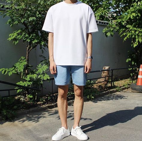 A-shaped silhouette- white tee + denim shorts + white sneakers White Sneakers Men Outfit, White Shoes Outfit Men, Denim Shorts Outfit Summer, White Fashion Sneakers, Mode Ulzzang, White Jeans Men, Mens Trendy Outfits, Mens Fashion Streetwear, Shorts White