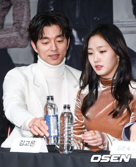 Gong Yoo. Lee Dong Wook. Kim Go Eun. Yoo In Na. Yook Sung Jae tvN Drama 'Goblin' Press Conference 22 November 2016 Gong Yoo Lee Dong Wook, Yook Sung Jae, Goblin The Lonely And Great God, Goblin Gong Yoo, Goblin Korean Drama, Sung Jae, Goblin Kdrama, Yoo In Na, Kim Go Eun