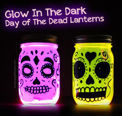 Sugar Skull Crafts, Day Of The Dead Diy, Painted Planters, Sugar Skull Decor, Day Of The Dead Party, Cute Halloween Decorations, Mason Jar Lanterns, Skull Crafts, Day Of Dead