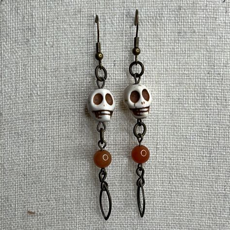 Listing Includes 1 Pair Of Earrings White Skull Earrings 3 Inches In Length, Resin, Antique Bronze Hardware. Resin Skull Beads Light Weight Bead Halloween Earrings, Skull Bead Earrings, Diy Halloween Earrings, Skull Bead Jewelry, Halloween Earrings Beaded, Holiday Jewelry Ideas, Disney Princess Earrings, Halloween Beaded Jewelry, Rock Earrings