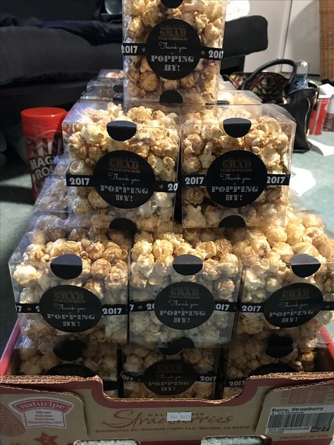 DIY Graduation 2017 Party Favour; Thank You for Popping By! Grad Party Thank You Favors, Graduation Party Thank You Favors, Graduation Thank You Favors, Graduation Giveaways, Popcorn Party Favors, Dessert Table Graduation, Dinner Party Favors, Grad Party Favors, Prom Favors