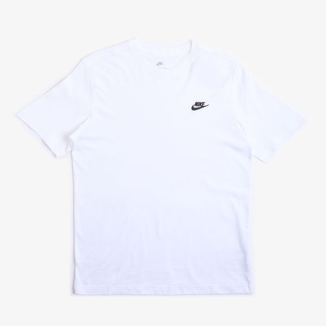 The Nike Sportswear Club T-Shirt in White/Black sets you up for the day with super soft fabric and a clean logo design. Built with a soft 100% cotton jersey, the Club tee has a super soft feel right out of the bag, paired with a standard fit for relaxed comfort. Keeping the look minimal with a classic Nike Futura logo embroidered on the chest. Product code: AR4997-101 White Nike T Shirt, Clean Logo Design, Nike Clothes Mens, Nike Clothes, Clean Logo, Nike Retro, Nike Swoosh Logo, White Tee Shirts, Nike T