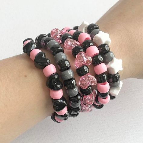 Punk Kandi Bracelets, Kandi Jewelry, Kandi Singles, Rave Bracelets, Pulseras Kandi, Kandi Beads, Bracelets Pink, Kandi Inspo, Diy Kandi Bracelets