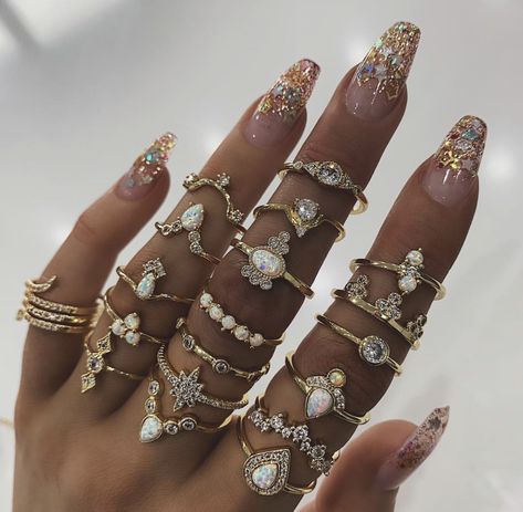 Lots Of Rings, Pink Wedding Rings, Nail Ring, Nail Jewelry, Dope Jewelry, Wedding Rings Vintage, Cute Rings, Hand Jewelry, Jewelry Inspo