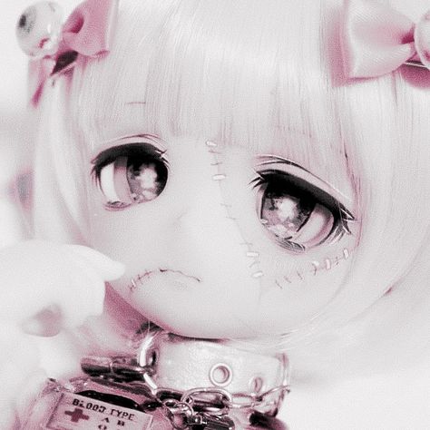 ᴘɪɴᴋ ᴇᴅɪᴛ!!┊#pink #doll #soft #zombie #aesthetic #icon #cute #chains Zombie Cutecore Pfp, Zombie Pfp Cute, Cute Zombie Wallpaper, Zombie Anime Pfp, Pink Zombie Aesthetic, Zombie Aesthetic Pfp, Pink Gore Aesthetic, Creepy Cute Gif, Pink Goth Aesthetic Pfp