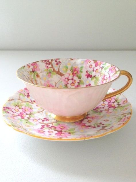 Chintz Pattern, Antique Tea Cups, Pretty Dishes, Pretty Tea Cups, Vintage Tea Cups, Pretty China, Teacups And Saucers, China Cups And Saucers, China Teacup