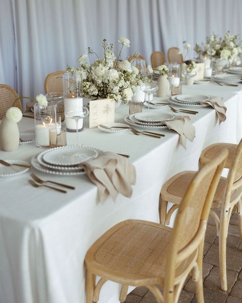 Neutrals, organic textures, minimal but full florals. Our kinda desert tablescape. Photography: @karishootsfilm Planning + Design: @vineandbrancheventsco Florist: @angelicalflowers Rentals: @adorefolklore @catalogatelier Signage: @wildhouseink Desert Tablescape, Tablescape Photography, Neutral Tablescape, Organic Textures, Desert Wedding, Baby Love, Tablescapes, Real Weddings, Florist