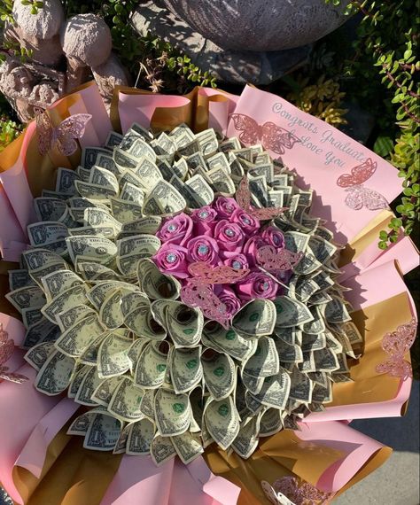 Money bouquet ramo buchon money ramo dinero rose bouqet flowers bouqet Money And Rose Bouquet, Flowers With Money Wrapped Around, Money And Flower Bouquet, Quince Flower Bouquets, Roses With Money Wrapped Around, Birthday Money Bouquet Ideas, Roses And Money, Ramo Aesthetic, Roses With Money