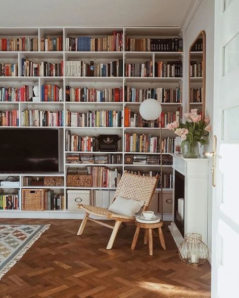 Stylish Interior Design Ideas for Home Decoration Small Home Library Ideas, Small Home Library, Bedroom Tv, House Of Dreams, Stylish Interior Design, Library Room, Home Library Design, Home Interior Design Ideas, Bookshelf Styling