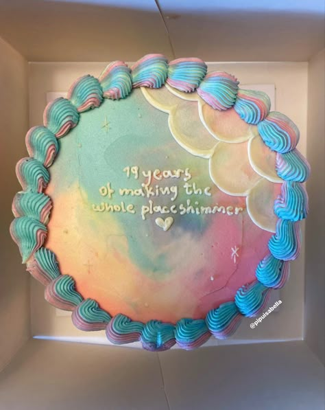 Taylor Swift Birthday Cake, Bolo Taylor Swift, 19th Birthday Cakes, Taylor Swift Cake, Taylor Swift Birthday Party Ideas, Lover Album, My Birthday Cake, 13 Birthday Cake, Taylor Swift Party