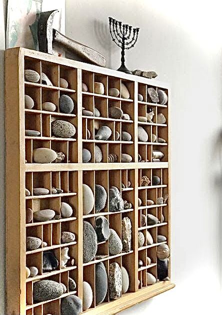 Weird Living Room, How To Display Rocks, Printers Drawer, Unusual Furniture, Printers Tray, Stones Diy, Cabinet Of Curiosities, Wooden Tray, Displaying Collections