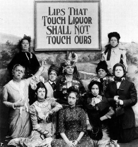 The original uptight ladies Temperance League... LOL Funny Advertisements, Temperance Movement, Prohibition Party, 19th Amendment, Speakeasy Party, Vintage Foto's, Weird Vintage, Wilde Westen, Bd Comics