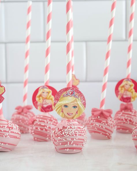 💕”Get your sparkle ✨ on. Show this world where you belong” -Barbie 💕 Strawberry cake pops 😋🍓 Pink on pink 😍 💖I used @colour.mill food coloring for the cake pops. Color: Raspberry #keverlyscakes #barbiecakepops #cakepops #barbieparty #barbiedesserts #barbiegirl Barbie Cake Pops Cakepops, Barbie Birthday Party Food, Barbie Cake Pops, Barbie Party Food, Strawberry Cake Pops, Pink Cake Pops, Barbie Birthday Party, Barbie Theme, Barbie Cake