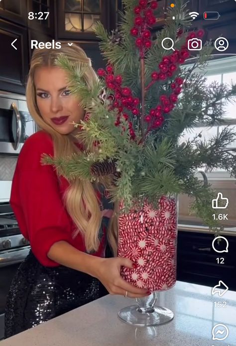 Macy Blackwell, Christmas Decor Inspiration, Christmas Themes Decorations, Christmas Decorations Diy Outdoor, Diy Christmas Decorations Easy, Holiday Crafts Christmas, Christmas Crafts Decorations, Christmas Floral, Christmas Centerpieces