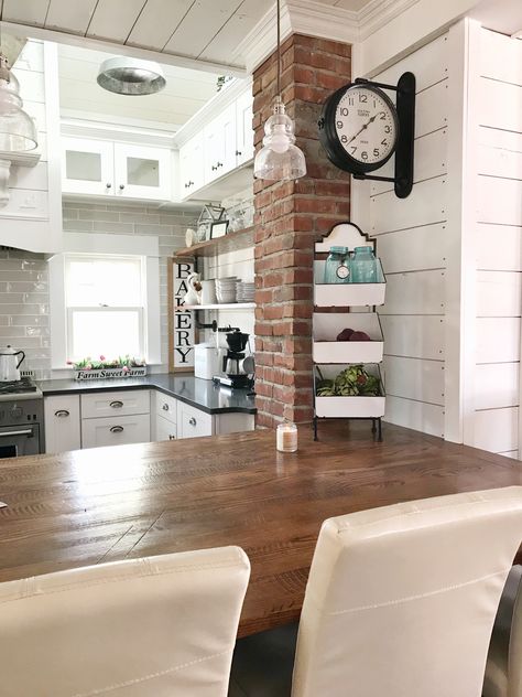 . Brick Columns Interior Kitchen, Brick Columns Interior, Farmhouse Kitchen Remodel Ideas, Rustic Farmhouse Kitchen Ideas, Kitchen Columns, Exposed Brick Kitchen, Cocina Shabby Chic, Brick Interior, Farmhouse Kitchen Remodel