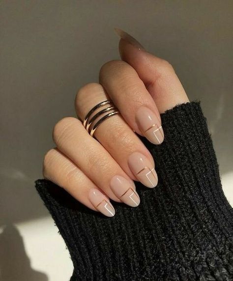 Subtle, classy, neutral, minimal manicures for Winter 2020 Holiday season #nails #nailart #winter #subtle #classy #neutral #nude #minimal #simple #designs Manicured Nails, Unghie Sfumate, Subtle Nails, Nails Aesthetic, Minimal Nails, Makijaż Smokey Eye, Nail Swag, Oval Nails, Neutral Nails