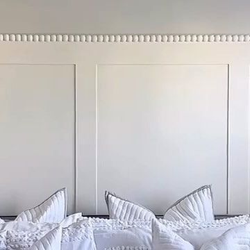 𝗟𝗶𝘇𝘇𝘆 Williams | contemporary Interiors | DIY | Renovation on Instagram: "Never used bobbin trim before but when my lovely friend asked if I would give her bedroom a makeover whilst we were on maternity she was game to let me give it a go. I think it turned out pretty flippin’ good what do you think? The total height panelling height is about 1.8m. The wall is about 3m wide and the boxes in the middle are about 67cm wide each. If you find you have a couple of CMs which you can’t place as the wall is an uneven number you can hide them in the end boxes I.e make them 69cm. #thornior #beforeandafter #bedroom #bedroominspo #panelling #wainscoting" Feature Wall For Small Bedroom, Box Frame Accent Wall, Chairrail Wainscoting Bedroom, Small Nursery Panelling, Board And Batten Over Plaster Wall, Half Wall Trim Ideas, Wall Moulding Behind Bed, Wall Trim For Bedroom, Accent Wall Molding Master Bedrooms