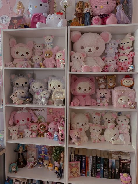 Sanrio Plush Collection, San X Aesthetic, Aesthetic Plushie Display, Stuffed Animal Shelves, How To Store Plushies, Plushies Collection Room, Plushie Storage Ideas, Rilakkuma Room, Plush Room