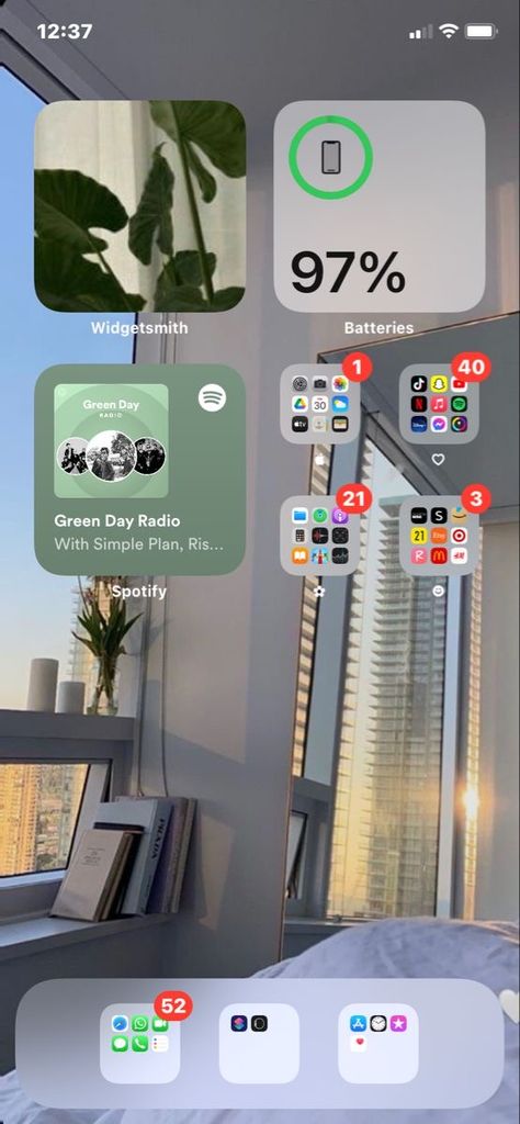 Idea For Home Screen Iphone, How To Make You Home Screen Aesthetic, Iphone Wallpaper Widgetsmith Ideas, Iphone Home Screen Widget Ideas, Organization Ideas For Phone, Easy Homescreen Ideas, Iphone Phone Screen Ideas, Home Widget Ideas, I Phone Layouts