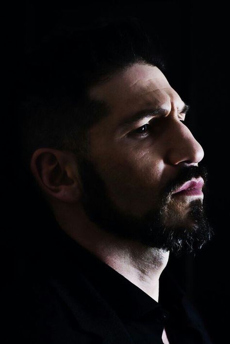 Gorgeous ❤ Jon Bernthal ❤ (2017) Jon Bernthal Punisher, John Bernthal, Frank Castle Punisher, Frank Castle, Marvel Netflix, Jon Bernthal, The Punisher, Man Crush, Pretty Men