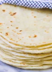 Yogurt Flatbread Recipe, Homemade Masa, Yogurt Flatbread, Homemade Tortilla Recipe, Corn Tortilla Recipes, Recipes With Flour Tortillas, How To Make Corn, Homemade Corn Tortillas, How To Make Tortillas