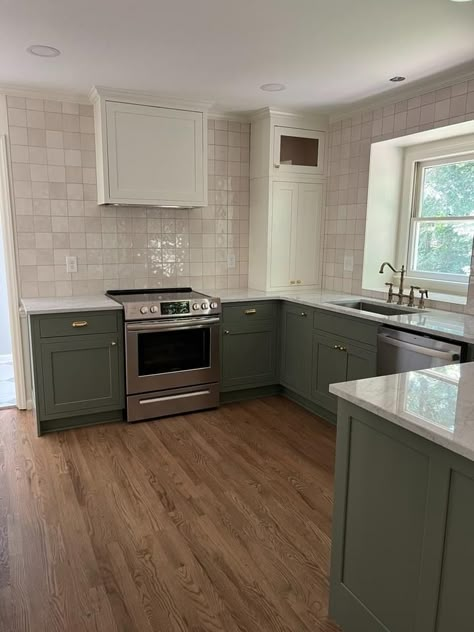 Stuck with a galley kitchen? Perfect! You’ve got a secret weapon for efficiency and style just waiting to be unleashed. These narrow kitchens might seem limiting at first glance, but they’re actually gems in disguise, and the only thing you need is to make smart, creative choices to transform them into a culinary haven. Bottom Green Cabinets, Green Cabinets Grey Floor, Dusty Green Kitchen Cabinets, Foxhall Green Cabinets, 60s Kitchen Remodel, 2 Tone Cabinets, Narrow Kitchens, Unfinished Kitchen Cabinets, Galley Kitchen Ideas