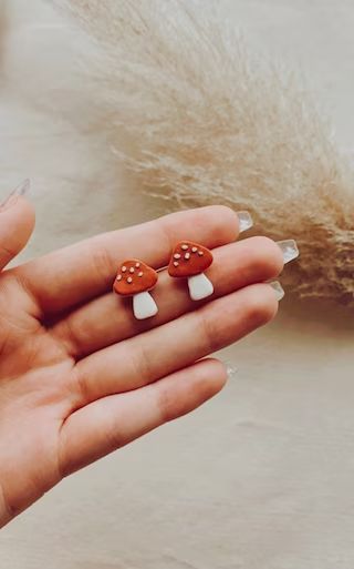 SydneyAshlynCo - Etsy Mushroom Stud Earrings, Polymer Clay Drop Earrings, Fimo Stud Earrings, Tiny Clay Earrings, Stud Earrings Clay, Clay Earrings With Charms, Easy Polymer Clay Earring Ideas, Mushroom Earrings Polymer Clay, Handmade Stud Earrings