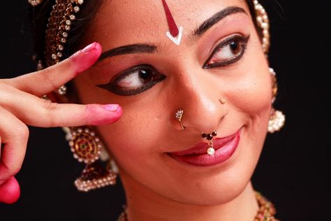 ❤❤ Bharatnatyam Nose Ring, Indian Classical Dance, Indian Dance, Black Queen, Nostril Hoop Ring, Dancing, Dancer, Nose Ring, Queen