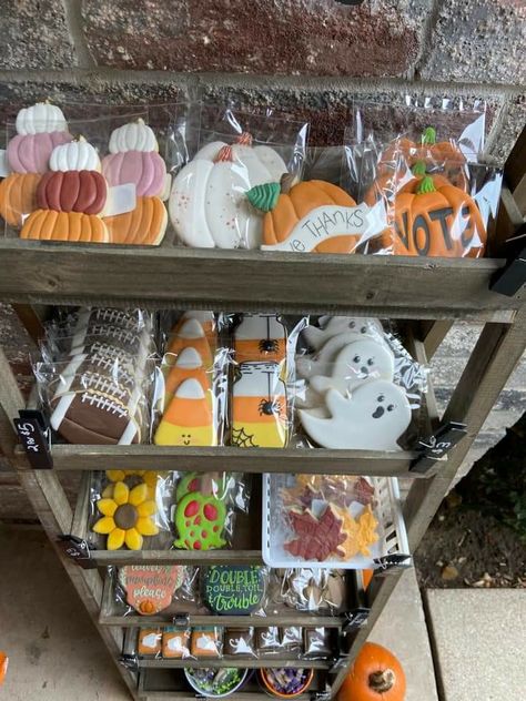 Fall Cookie Pop Up Shop, Christmas Cookie Pop Up Shop, Cookie Sales Display, Halloween Mini Cookie Sets, Fall Vendor Market, Decorated Cookie Display, Halloween Farmers Market Ideas, September Cookie Ideas, Cookie Popup Display