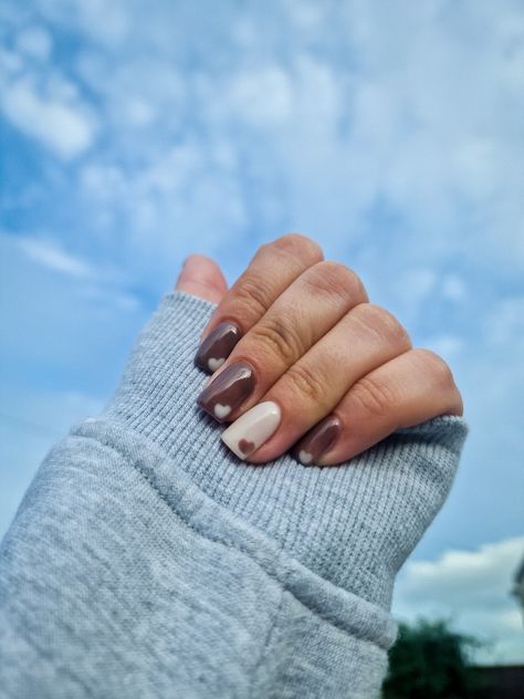 Autumn nails 
simple nail art 
Heart nail heart
Autumn colours
Autumn nails 2023
Autumn 2023
Autumn simple nails Autumn Nails With Heart, Small Heart Nail Art, Autumn Nails Simple, Simple Heart Nails, Autumn Nails 2023, Nail Art Heart, Nail Heart, Brown Acrylic Nails, Natural Nail Art