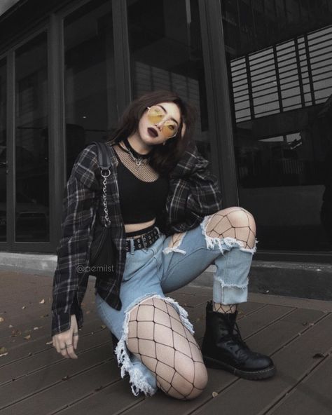 𝖊𝖒𝖎𝖑𝖞𝖆 on Instagram: “thank you so much for 6k followers! yall are amazing🖤 regarding to yesterday's poll, grunge style got a higher percentage of votes as…” E Girl Style, E Girl Clothes, Soft Grunge Outfits, Look Grunge, E Girl Outfits, Rock Outfits, Fishnet Stockings, 6k Followers, Swaggy Outfits