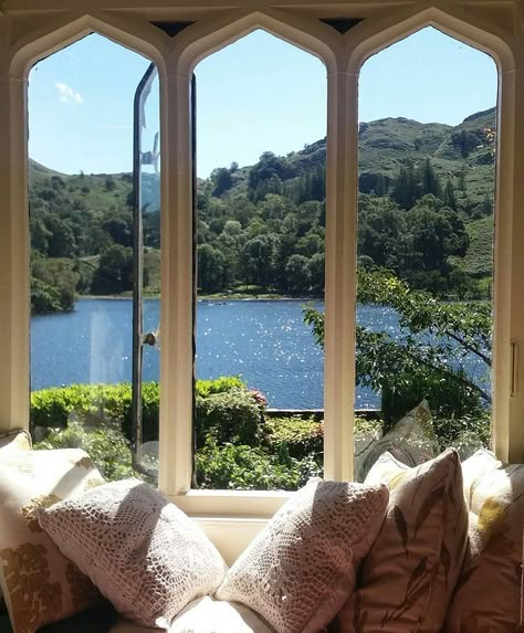 House By The Lake Aesthetic, English Summer Aesthetic, Summer House Aesthetic, Couples Food, Lake House Aesthetic, Sunset Food, Cottage English, Aesthetic Window, College Makeup