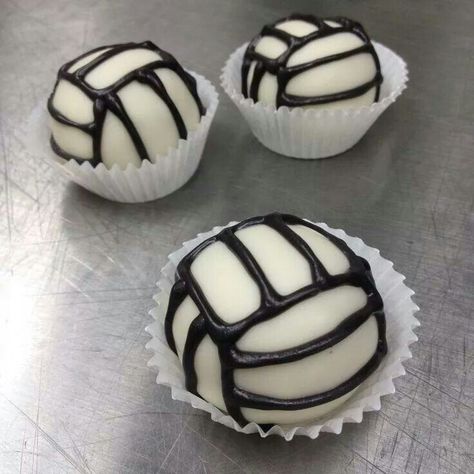 Volley Ball Cakes, Netball Cupcakes, Volleyball Cake Pops, Volleyball Banquet Ideas, Volleyball Birthday Party Ideas, Volleyball Treats, Volleyball Cupcakes, Volleyball Snacks, Volleyball Cake