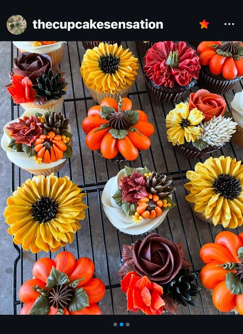 Russian Piping Tips Fall Flowers, Thanks Giving Cupcake Ideas, Fall Cupcake Bouquet, Fall Buttercream Cupcakes, September Cupcakes, Pumpkin Cupcakes Decoration, Thanksgiving Cupcakes Ideas, Autumn Cupcakes Decoration, Fall Theme Cupcakes