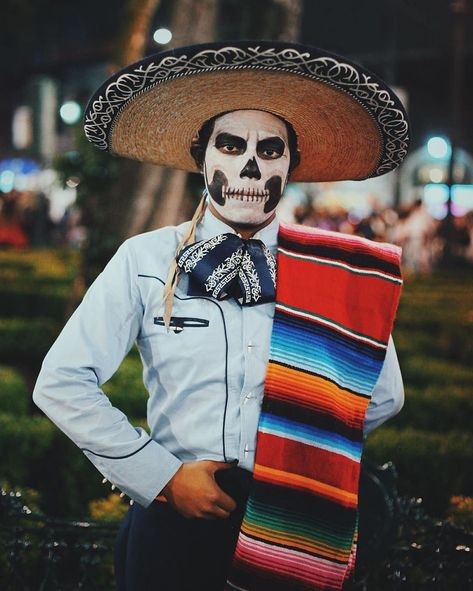 Day Of The Dead Outfit Men, Day Of The Dead Men Costume, Mens Day Of The Dead Makeup, Day Of The Dead Makeup Men, Diy Costumes Men, Beard Costume, Halloween Mats, Halloween Parejas, Spirit Week Outfits