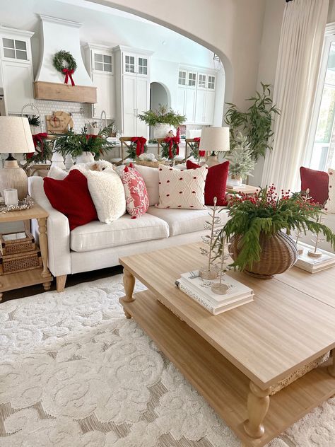 Christmas Couch, Christmas House Interior, Kitchen Island Christmas Decor Ideas, Christmas Sofa Decor, Neutral Winter Decor, Holiday Living Room Decor, Christmas Coffee Table Decor, Holiday Living Room, Christmas Apartment