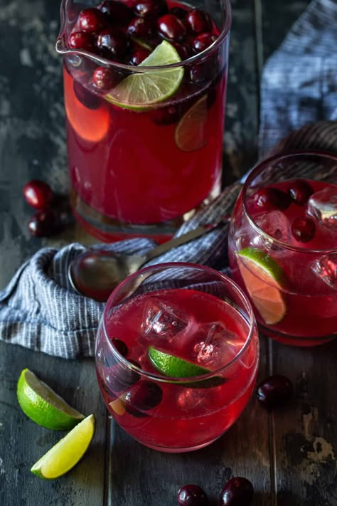 Holiday punches don’t get much more festive than this easy, make-ahead Cranberry Vodka Christmas Punch recipe. Perfect for all of your holiday parties! Vodka Christmas Punch, Cranberry Vodka Punch, Party Punch Alcohol, Batch Cocktail Recipe, Cocktails Vodka, Vodka Punch, Unsweetened Cranberry Juice, Cranberry Drinks, Party Punch Recipes