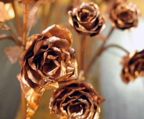 Welcome to my Instructable on Copper Roses!These roses have been a few years in the making. I originally followed the Instructable written by SanjayBe... Metal Roses, Copper Work, Copper Crafts, Copper Decor, Diy Welding, Copper Diy, Copper Art, Copper Rose, Welding Art