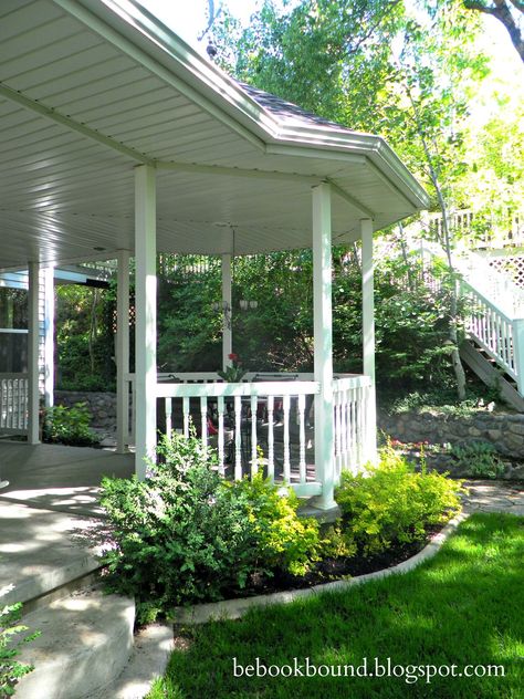 corner gazebo on the front porch. I MUST have this on my dream house!!! Farmers Porch Ideas, Remolding House Ideas, Porch With Gazebo, Green Ranch, Corner Porch, Balcony Gazebo, Corner Gazebo, Backyard Porch Ideas, Trellis Arbor