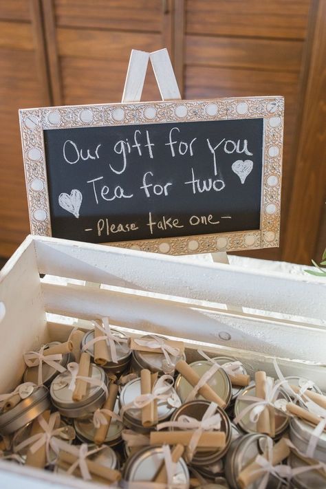 Wedding Guests Present Ideas, Dessert Wedding Favors For Guests, Wedding Thank You Gifts For Guests Ideas, Wedding Guest Gifts Ideas, Gift Wedding Ideas, Wedding Guest Gift Ideas, Gift Idea For Wedding, Wedding Guest Gifts, Creative Wedding Favors