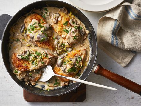 Chicken Scallopini Recipe Chicken Scallopini, 30 Minute Dinners, Creamy Mushroom Sauce, How To Cook Mushrooms, Creamy Mushrooms, Chicken Cutlets, Skillet Chicken, Juicy Chicken, 30 Minute Meals