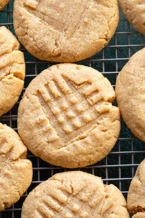 These coconut flour peanut butter cookies are thick, chewy, and full of peanut butter flavor! No sugar and no grains needed, they are a fantastic keto cookie! Coconut Flour Peanut Butter Cookies, Cookies Coconut Flour, Recipes Using Coconut, Recipes Using Coconut Flour, Cookies Coconut, Coconut Flour Cookies, Keto Peanut Butter Cookies, Baking With Coconut Flour, Classic Peanut Butter Cookies