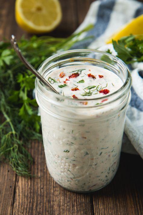 Sun Dried Tomato Ranch Dressing - Will Cook For Friends Sun Dried Tomato Dressing, Dried Tomato Salad, Tomato Salad Dressing, Tomato Dressing, Ranch Salad Dressing, Homemade Condiments, Condiment Recipes, Dried Vegetables, Homemade Salads