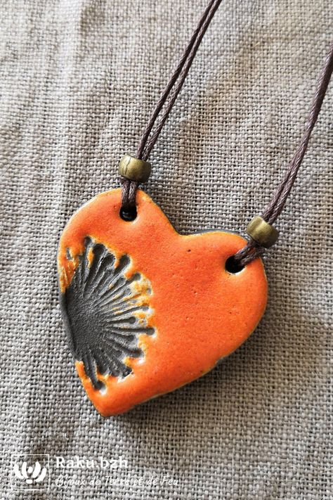 Hatokio Heart Ceramic Raku Necklace Nature-inspired Jewelry - Etsy Heart Pottery, Ceramic Bead Jewelry, Heart Ceramic, Polymer Clay Flower Jewelry, Polymer Clay Bracelet, Pottery Workshop, Pottery Handbuilding, Natural Jewelry, Ceramic Necklace