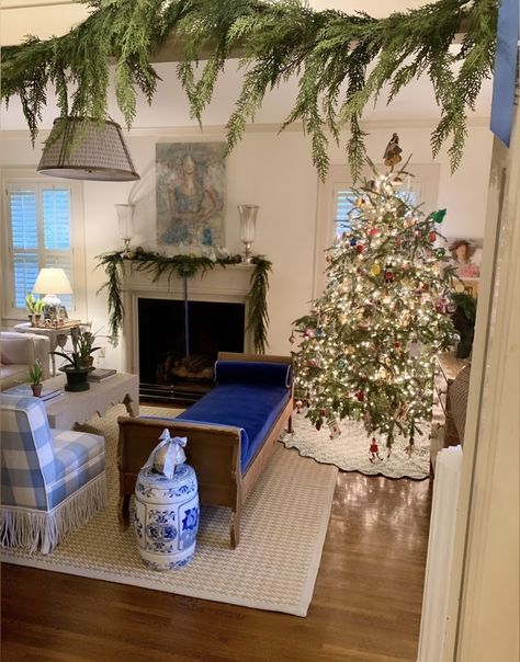 Nancy Myers Christmas, Clark Griswold, Christmas Interiors, Christmas Inspo, Winter Fun, Christmas Aesthetic, Oak Floors, Holly Jolly, Happy Christmas