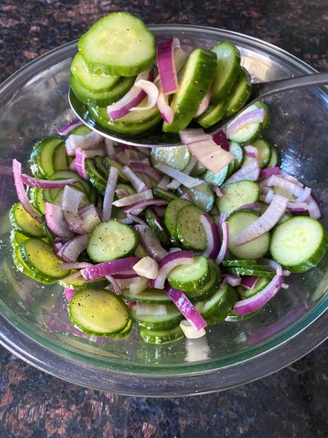 This healthy and delicious Cucumber and Red Onion Salad made with refreshing crunchy cucumbers and red onions takes just 10 minutes to make! Cucumber And Red Onion Salad, Cucumber Red Onion Salad, Cucumber Onion Salad, Best Broccoli Salad Recipe, Easy Cucumber Salad, Cold Salads, Cucumbers And Onions, Avocado Salad Recipes, Grilling Sides