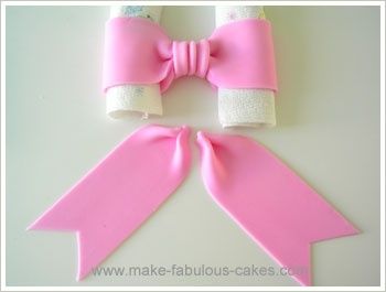 Fondant Bow Tutorial, Fondant Bows, Fondant Techniques, Fondant Bow, Minnie Mouse Cake, Fondant Tutorial, Fondant Decorations, Fondant Flowers, Fondant Toppers