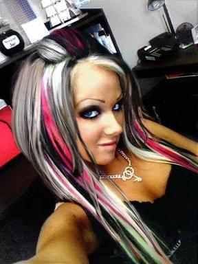 Black and pink highlights in platinum blonde hair Hair Color Blonde Highlights, Pink And Black Hair, Hipster Hairstyles, Hair Magazine, Funky Hairstyles, Black And Blonde, Hair Color Highlights, Platinum Blonde Hair, Long Blonde